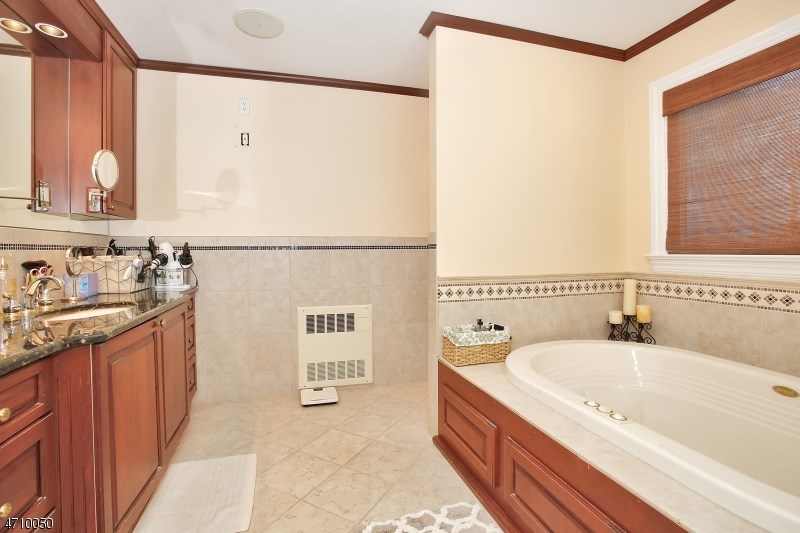 6 Evan Ct