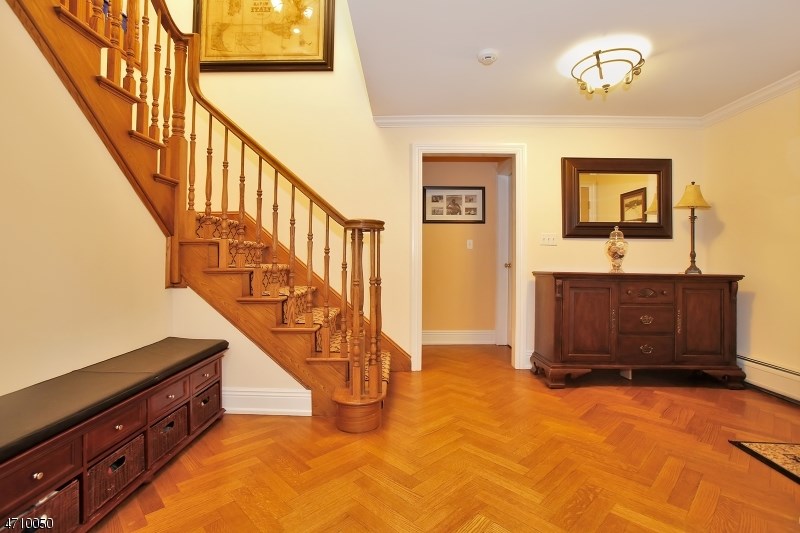 6 Evan Ct