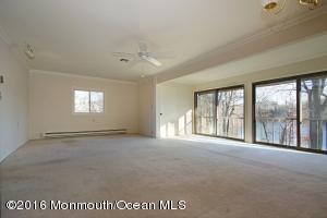 18 Danbury Ct