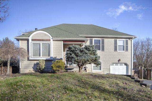 81 Holly Dr