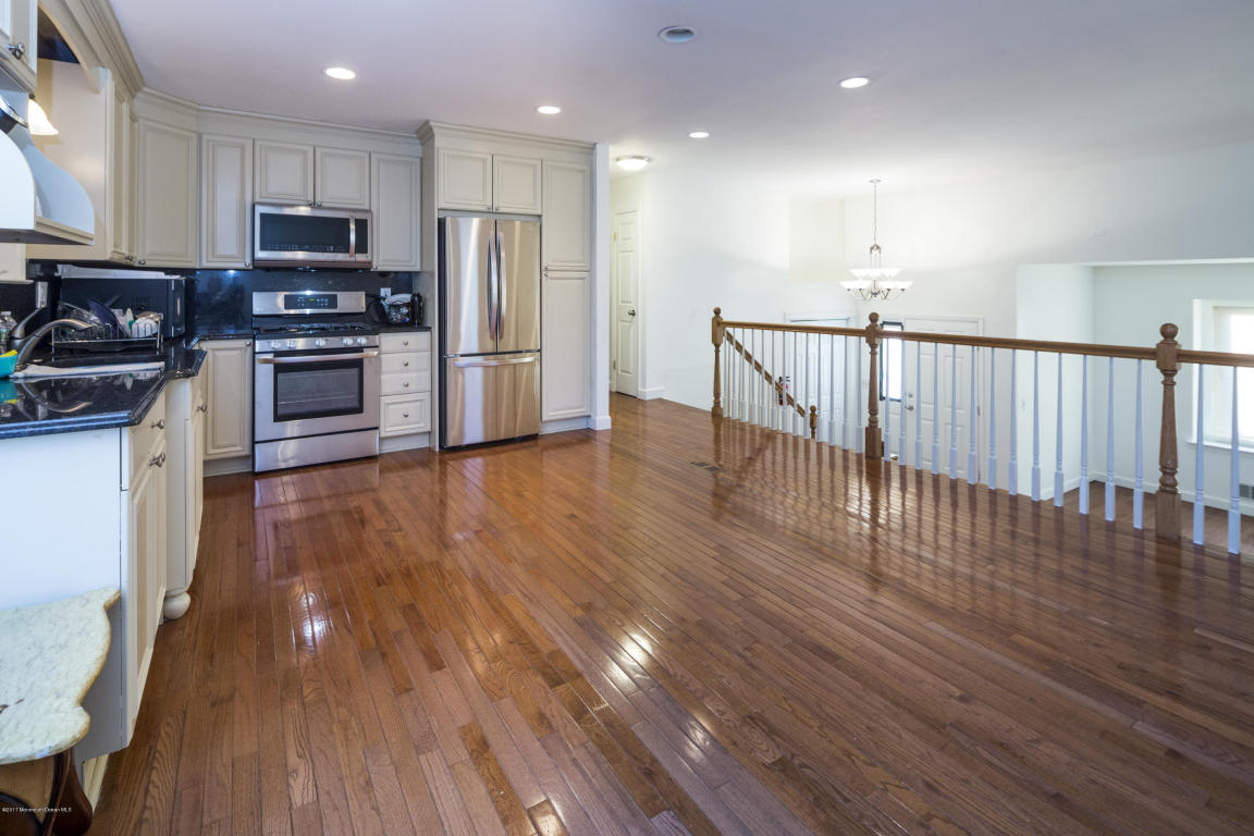 81 Holly Dr