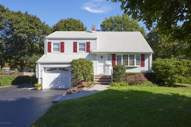 25 Spruce Dr