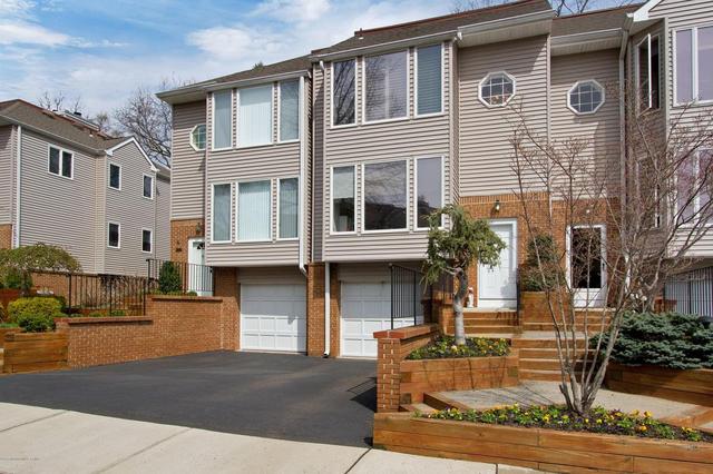 25 Spruce Dr
