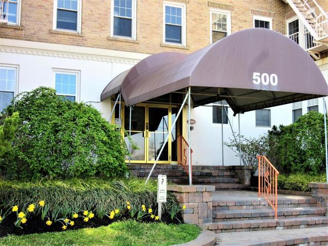 301 6th Ave #102
