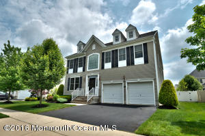 24 Springhouse Cir Englishtown, NJ 07726