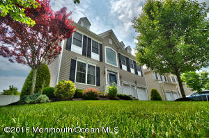 24 Springhouse Cir Englishtown, NJ 07726