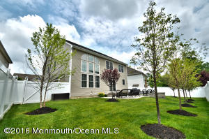 24 Springhouse Cir Englishtown, NJ 07726