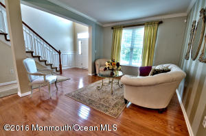 24 Springhouse Cir Englishtown, NJ 07726