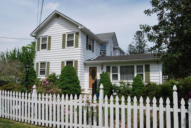 24 Lakeside Dr