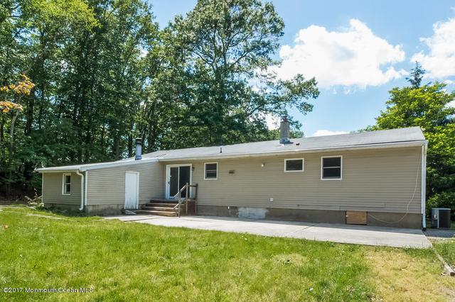 24 Lakeside Dr
