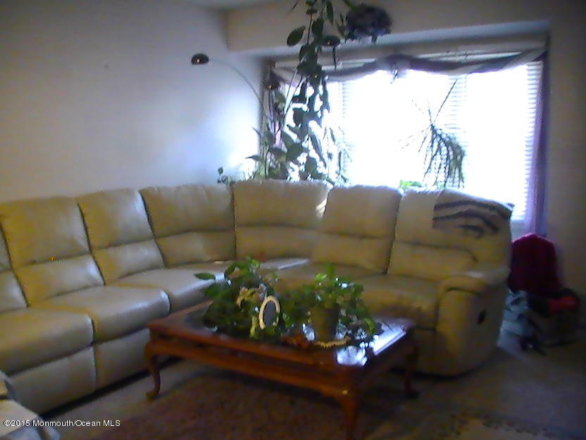 165 W 6th St