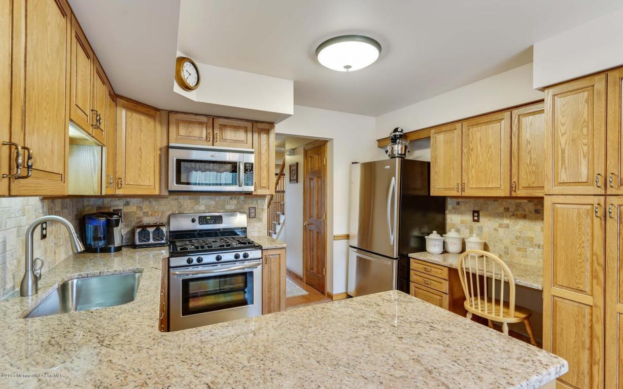 22 Meadowbrook Dr