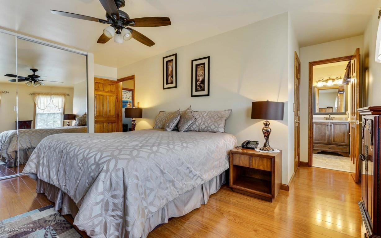 22 Meadowbrook Dr
