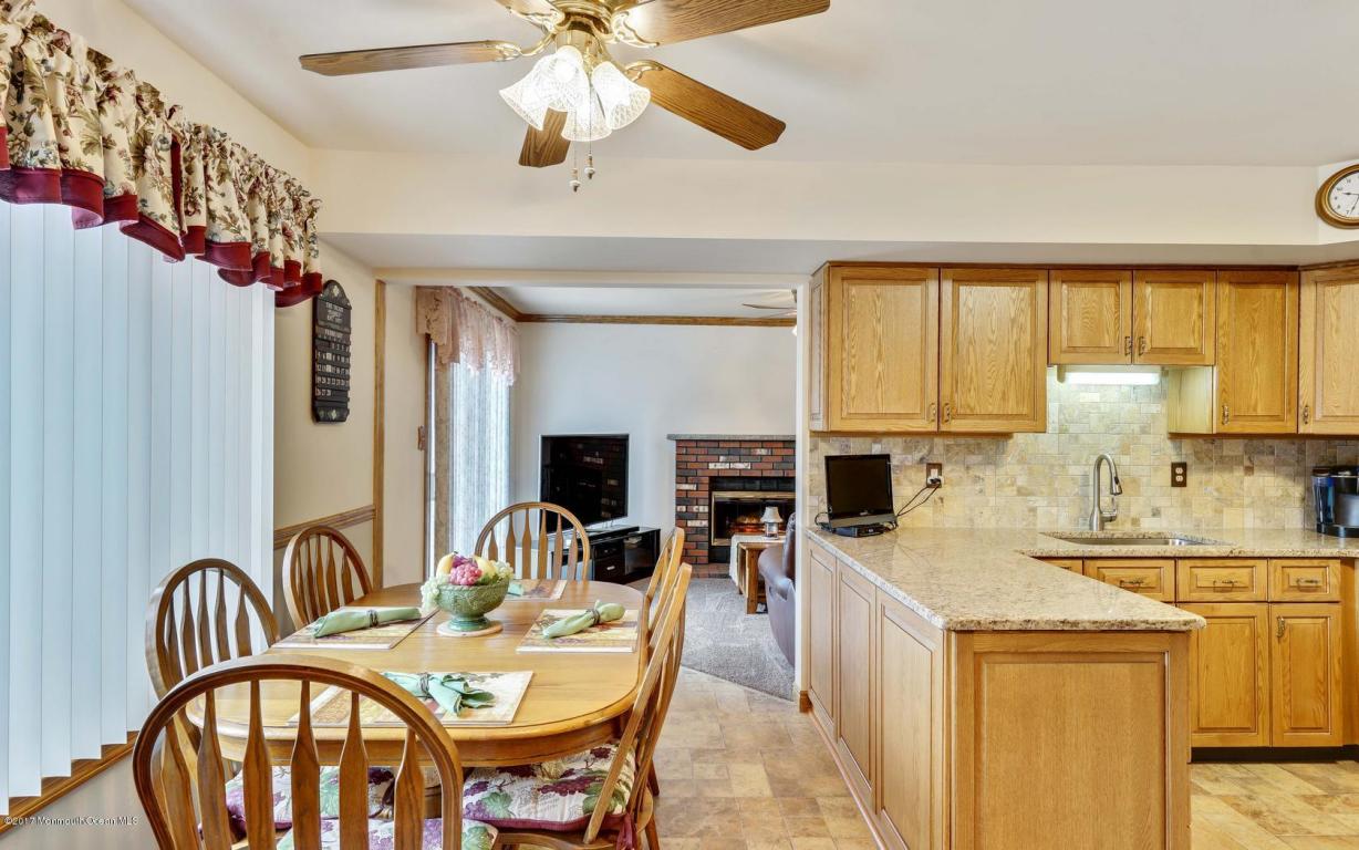 22 Meadowbrook Dr