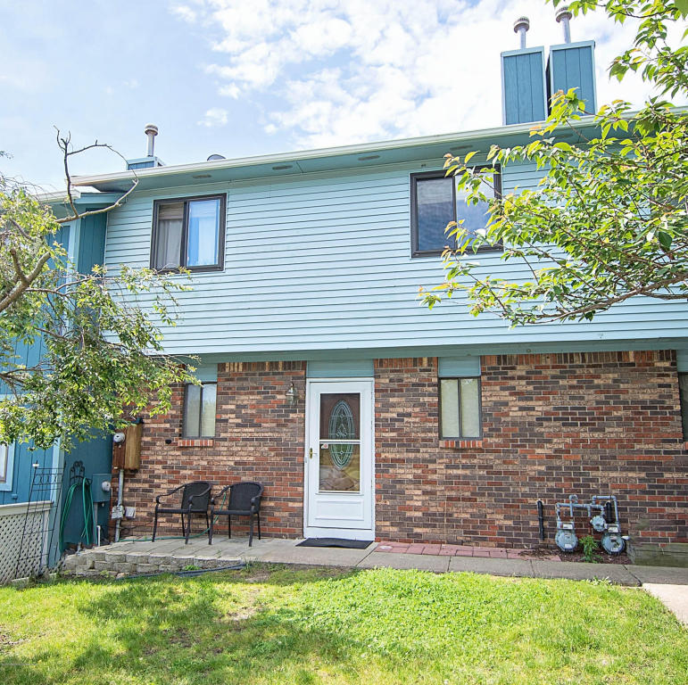 12 Westwood Dr