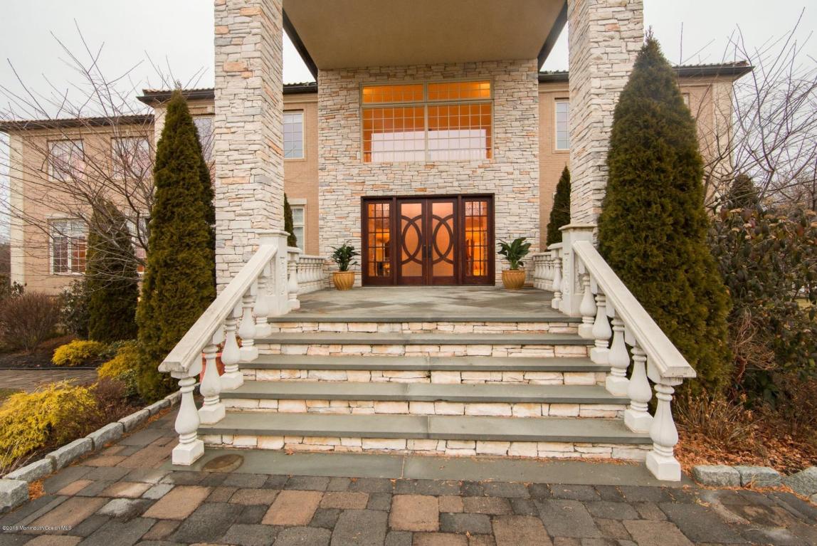 16 Huntley Rd
