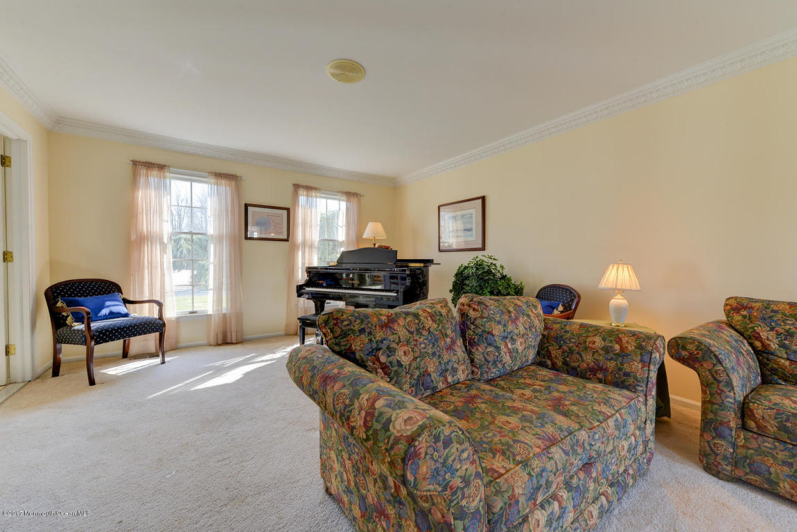 10 Wyndmoor Way