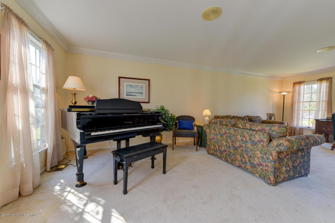10 Wyndmoor Way