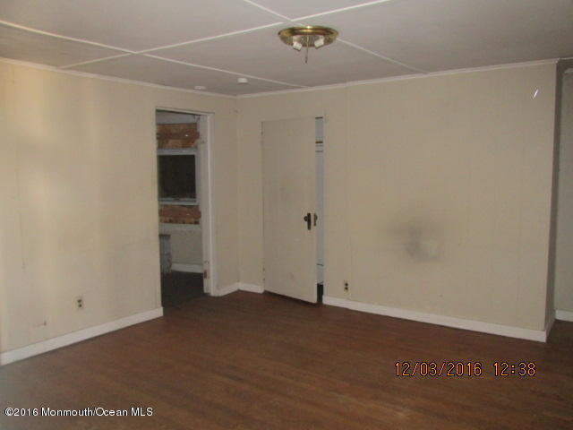 7 Roland St