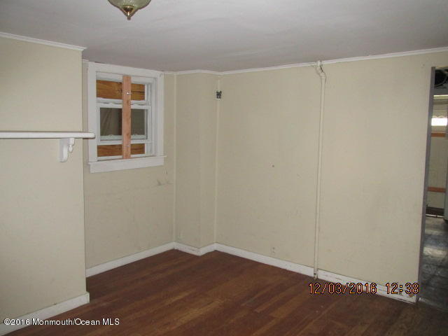7 Roland St