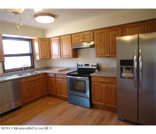 41 White Oak Ln