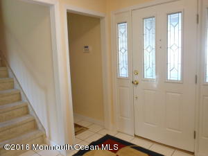 16 Kenwood Ln