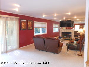 16 Kenwood Ln