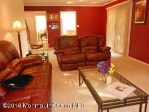 16 Kenwood Ln