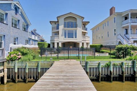 8 Auldwood Ln