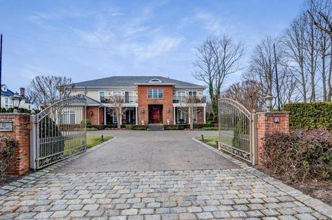 8 Auldwood Ln
