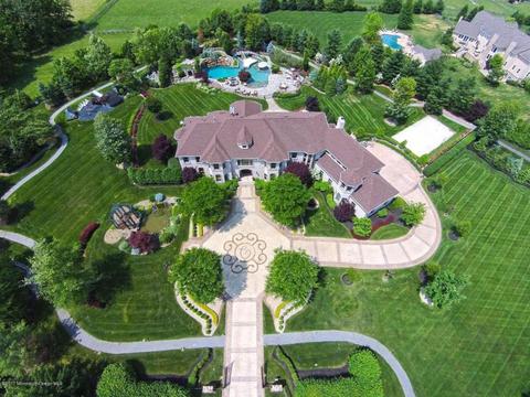 8 Auldwood Ln