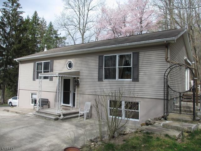 903 Crest Rd