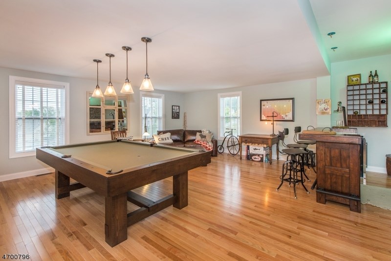 16 Salmon Ct