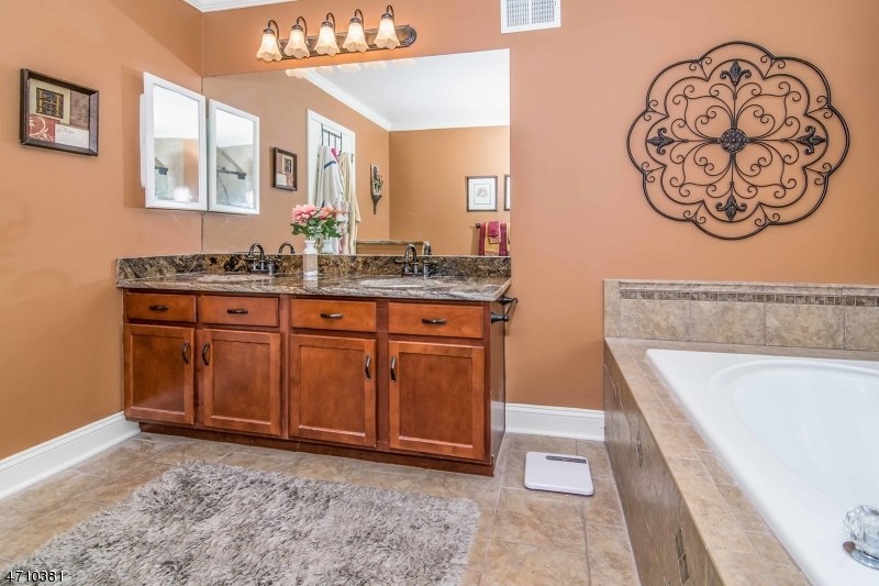 6 Tanglewood Way