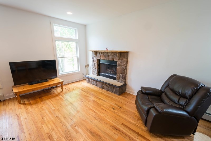 2 Timberlane Ct