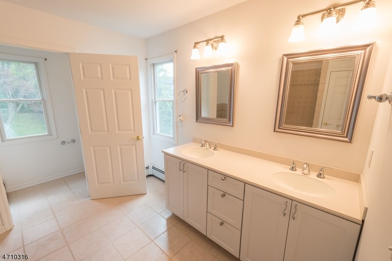 2 Timberlane Ct