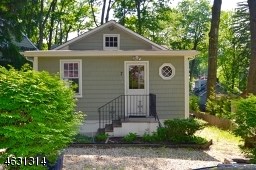 7 Indian Spring Trl Denville, NJ 07834