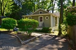 7 Indian Spring Trl Denville, NJ 07834