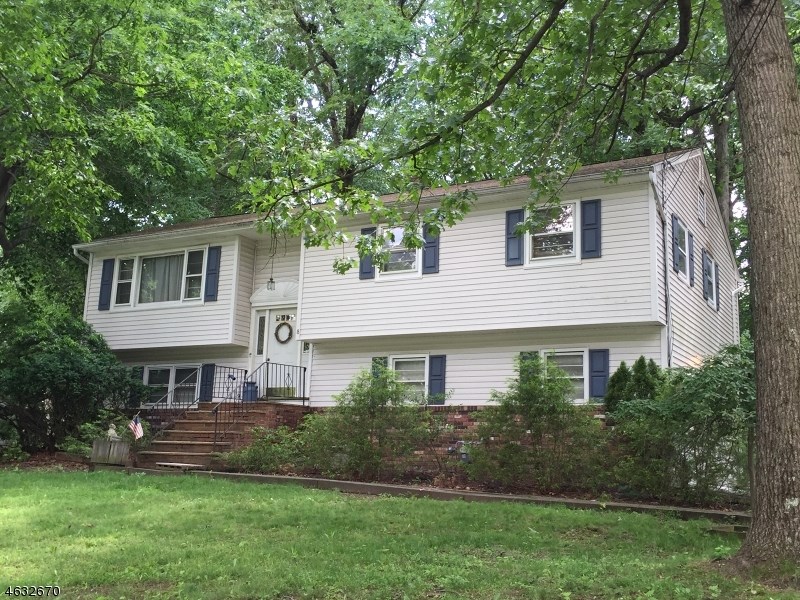 8 Arlington Dr Denville, NJ 07834