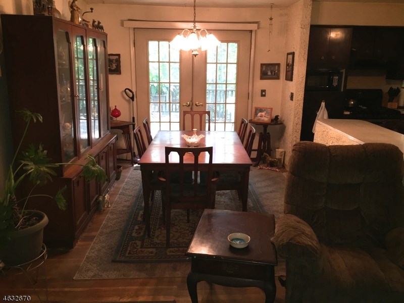 8 Arlington Dr Denville, NJ 07834