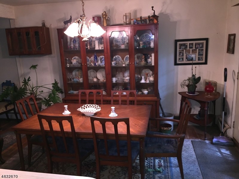 8 Arlington Dr Denville, NJ 07834