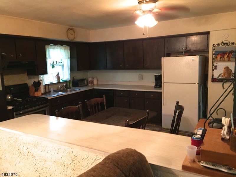 8 Arlington Dr Denville, NJ 07834