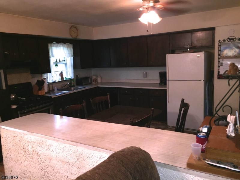 8 Arlington Dr Denville, NJ 07834
