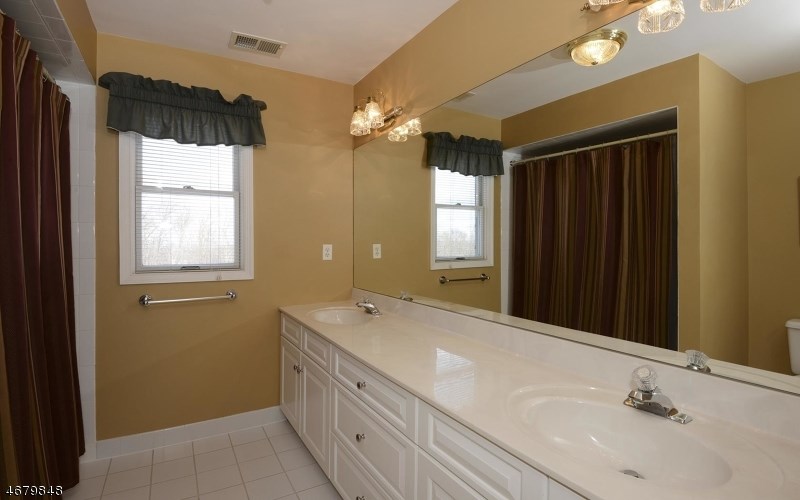 10 Locust Ct