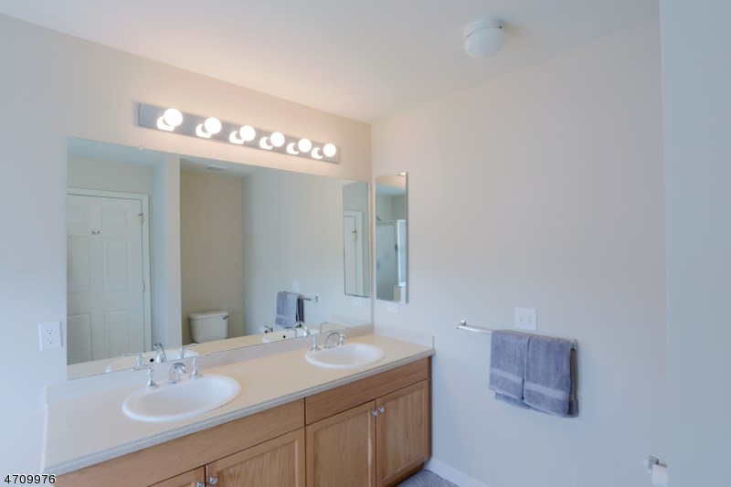 35 Saxton Dr