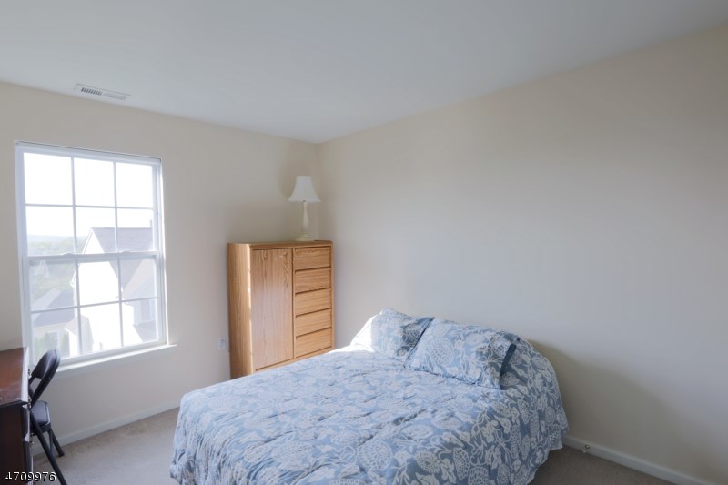 35 Saxton Dr