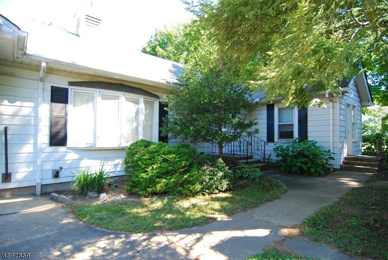 4 Bukiet Ct