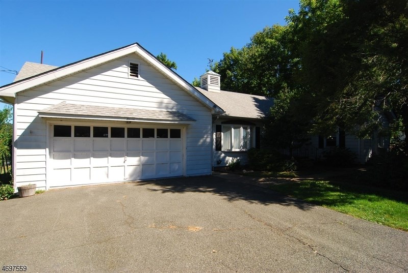 4 Bukiet Ct