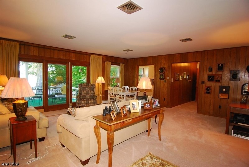 4 Bukiet Ct