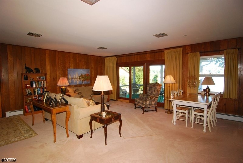 4 Bukiet Ct